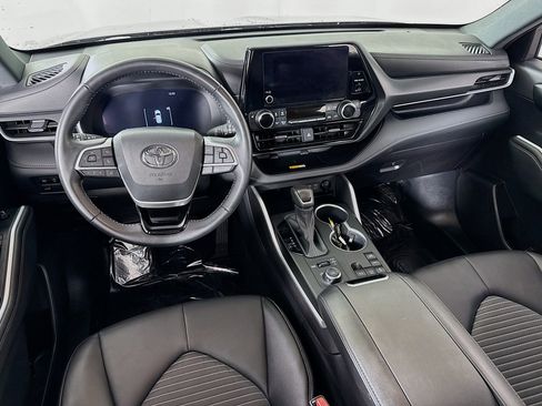 Certified 2025 Toyota Highlander XSE image 20