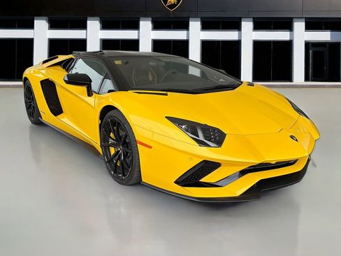Used 2018 Lamborghini Aventador S image 6