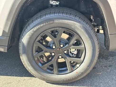 New 2025 Jeep Grand Cherokee Laredo image 18