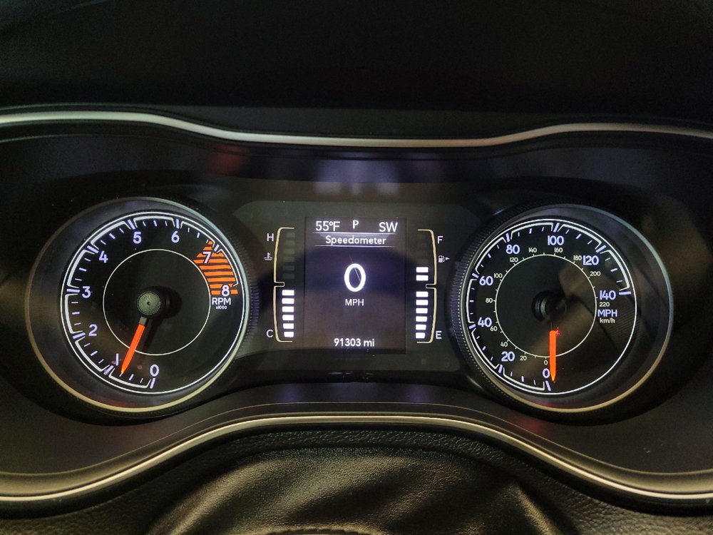 Used 2019 Jeep Cherokee Latitude w/ Popular Appearance Group AWD/4WD image 23