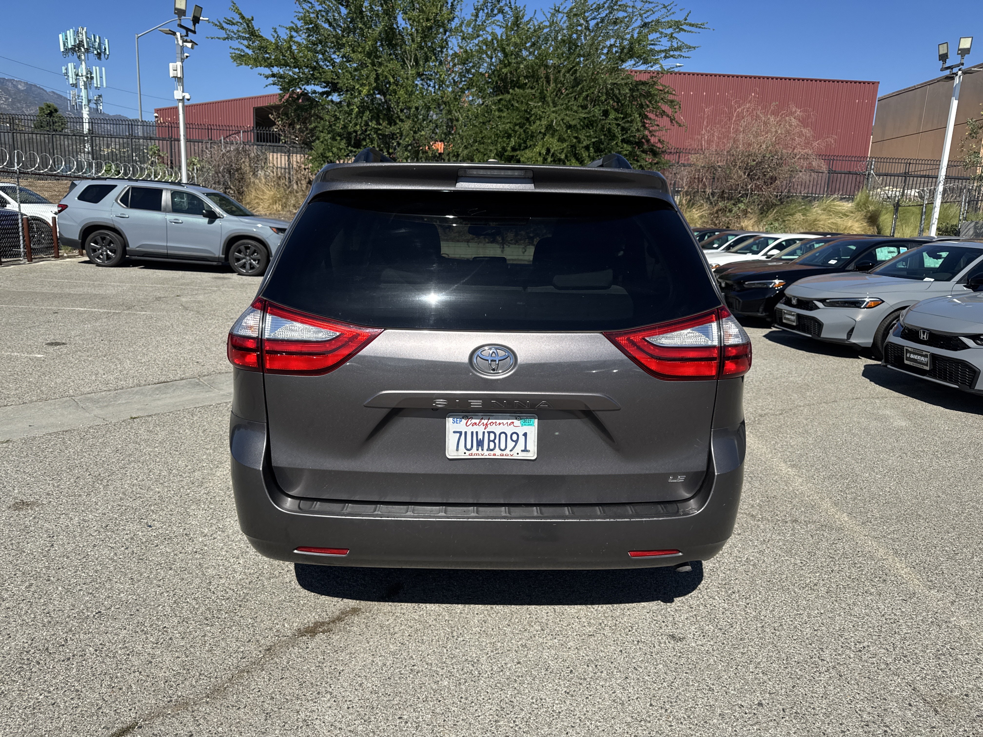 Used 2017 Toyota Sienna LE FWD image 5