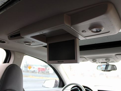 Used 2016 Chevrolet Traverse LT w/ LPO, 'HIT The Road' Package image 28