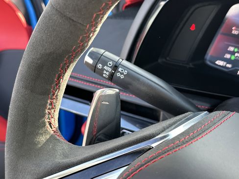 Used 2024 Chevrolet Corvette Stingray Premium Conv w/ Z51 Performance Package image 17