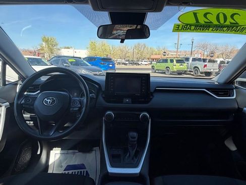 Used 2021 Toyota RAV4 LE image 14