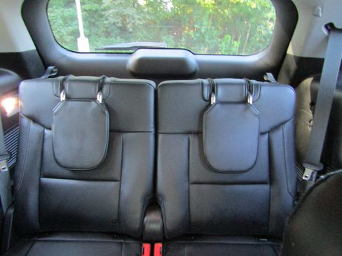 Used 2023 Ford Explorer XLT w/ Equipment Group 202A AWD/4WD image 34