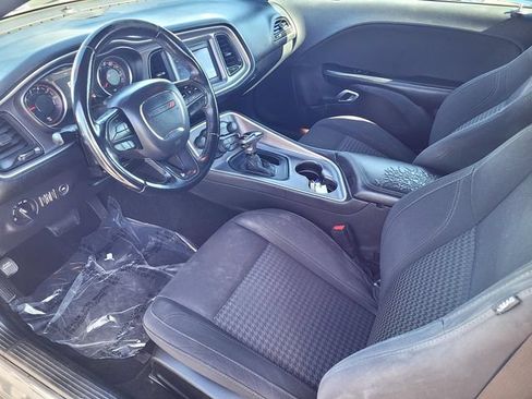 Used 2019 Dodge Challenger SXT RWD image 10