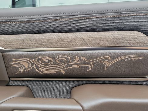 Used 2025 RAM 2500 Limited AWD/4WD image 29