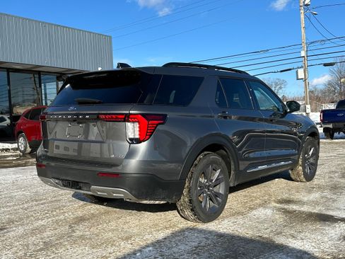 Used 2025 Ford Explorer Active w/ Active Comfort Package image 3
