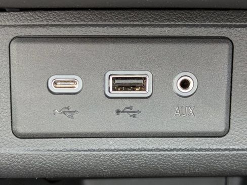 Used 2023 Buick Encore GX Preferred w/ Cold Weather Comfort Package FWD image 21
