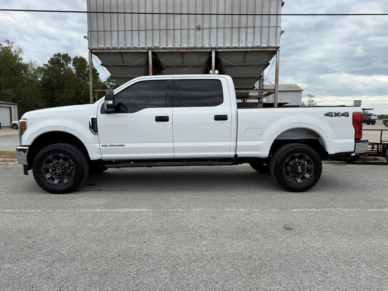 Used 2019 Ford F250 XLT w/ Snow Plow Prep Package AWD/4WD image 2