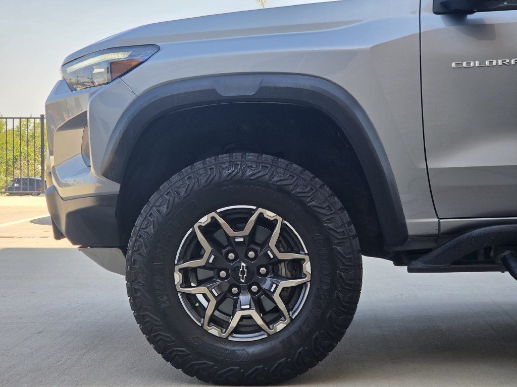 Used 2024 Chevrolet Colorado ZR2 w/ Technology Package AWD/4WD image 7