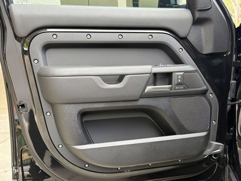 New 2026 Land Rover Defender 130 X-Dynamic SE image 13