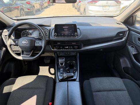 Used 2025 Nissan Rogue SV FWD image 35
