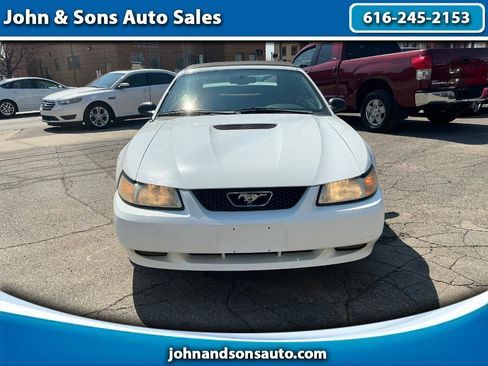 Used 2000 Ford Mustang Convertible image 1