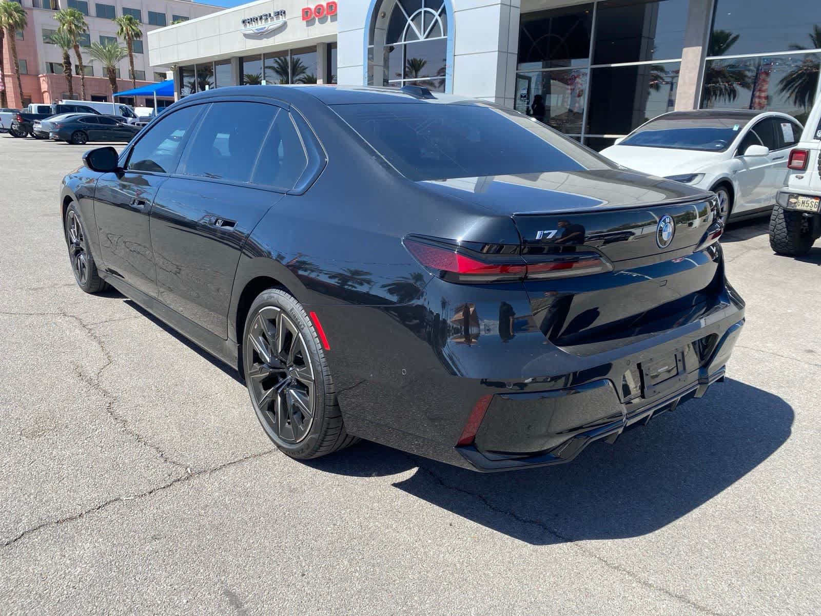 Used 2023 BMW i7 xDrive60 w/ Executive Package 2 AWD/4WD image 9