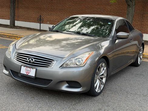 Used 2010 INFINITI G37 Convertible w/ Premium Pkg RWD image 3