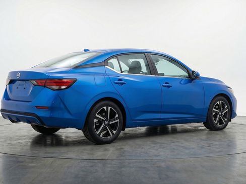 Used 2025 Nissan Sentra SV image 9