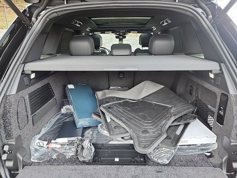 New 2025 Land Rover Range Rover SE image 13