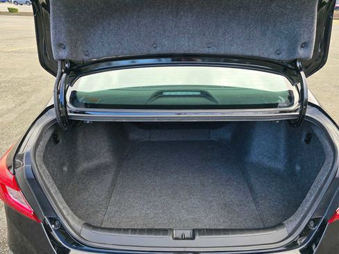 Used 2018 Honda Accord Touring image 14