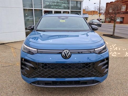 New 2026 Volkswagen Tiguan SE R-Line AWD/4WD image 8