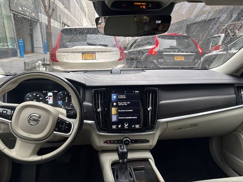 Used 2017 Volvo V90 T6 Cross Country image 12