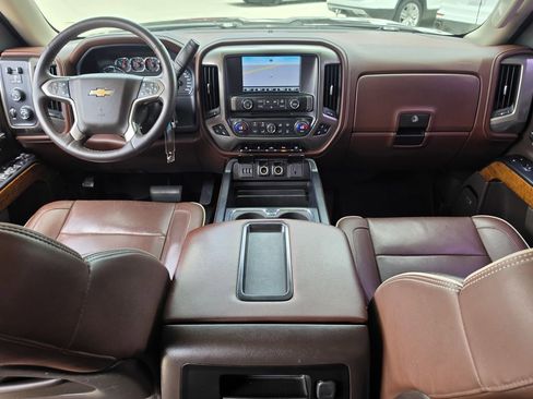 Used 2015 Chevrolet Silverado 1500 High Country w/ High Country Premium Package AWD/4WD image 9