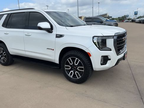 Used 2023 GMC Yukon AT4 AWD/4WD image 3