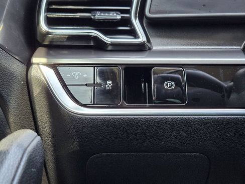 Certified 2025 Kia Sportage EX FWD image 24