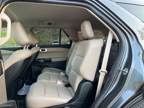 Used 2020 Ford Explorer XLT w/ Equipment Group 202A image 21