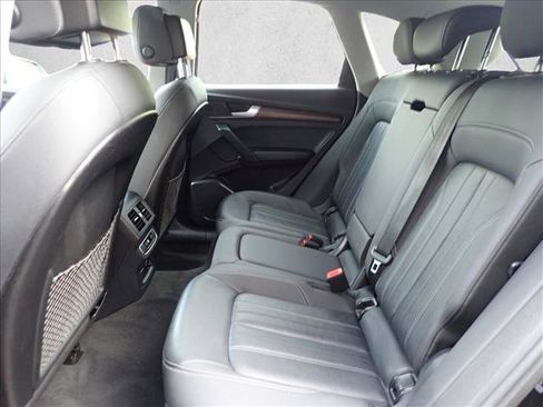 Used 2022 Audi Q5 2.0T Premium w/ Convenience Package AWD/4WD image 10