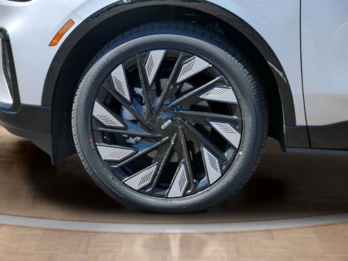 Certified 2025 Lincoln Nautilus Reserve w/ Jet Appearance Package AWD/4WD image 9