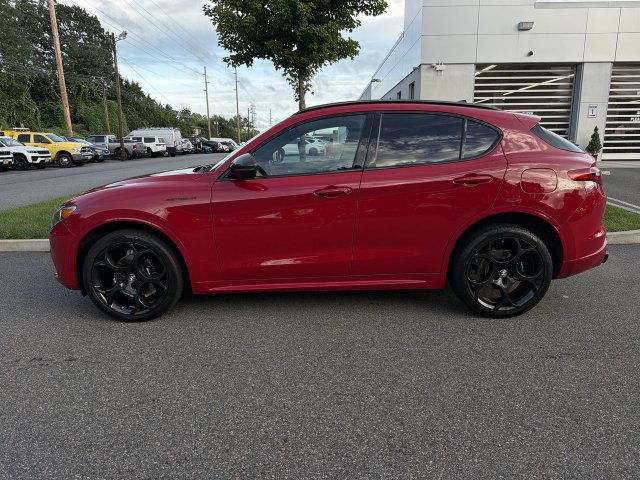 Used 2023 Alfa Romeo Stelvio Estrema AWD/4WD image 5