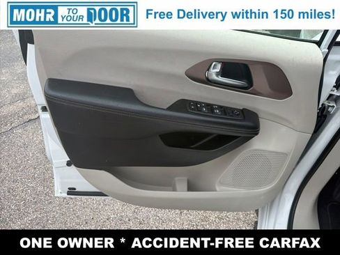 Used 2022 Chrysler Voyager LX FWD image 10