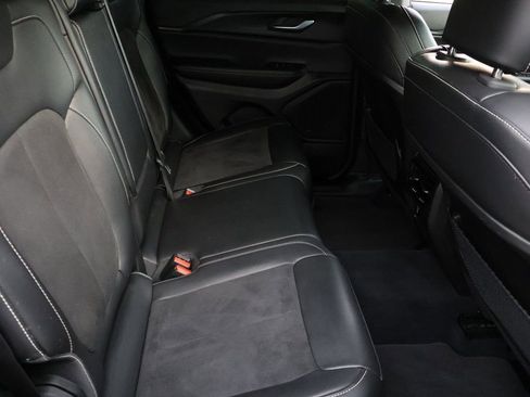 Used 2023 Jeep Grand Cherokee Altitude image 15