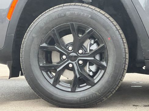 New 2026 Jeep Grand Cherokee Altitude image 25