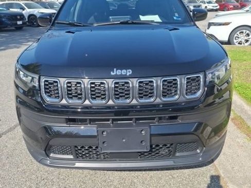 Used 2025 Jeep Compass Sport AWD/4WD image 2