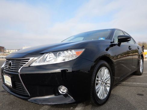 Used 2014 Lexus ES 350 w/ Luxury Package image 3