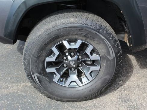 Used 2019 Toyota Tacoma TRD Off-Road AWD/4WD image 11