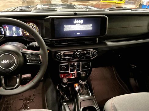 Used 2024 Jeep Wrangler Unlimited Rubicon image 6