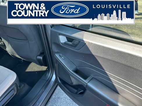 Used 2022 Ford Escape SE w/ Cold Weather Package FWD image 22