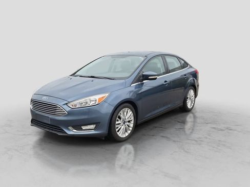 Used 2018 Ford Focus Titanium FWD image 4