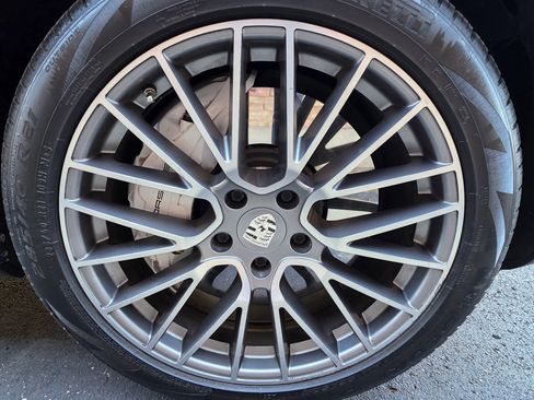 Used 2019 Porsche Cayenne Turbo AWD/4WD image 17