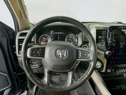 Used 2019 RAM 1500 Laramie AWD/4WD image 11