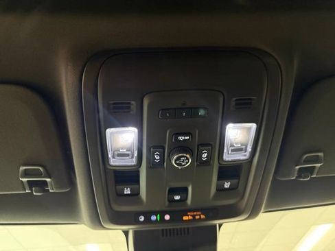 Used 2024 Chevrolet Tahoe Z71 w/ Luxury Package AWD/4WD image 18