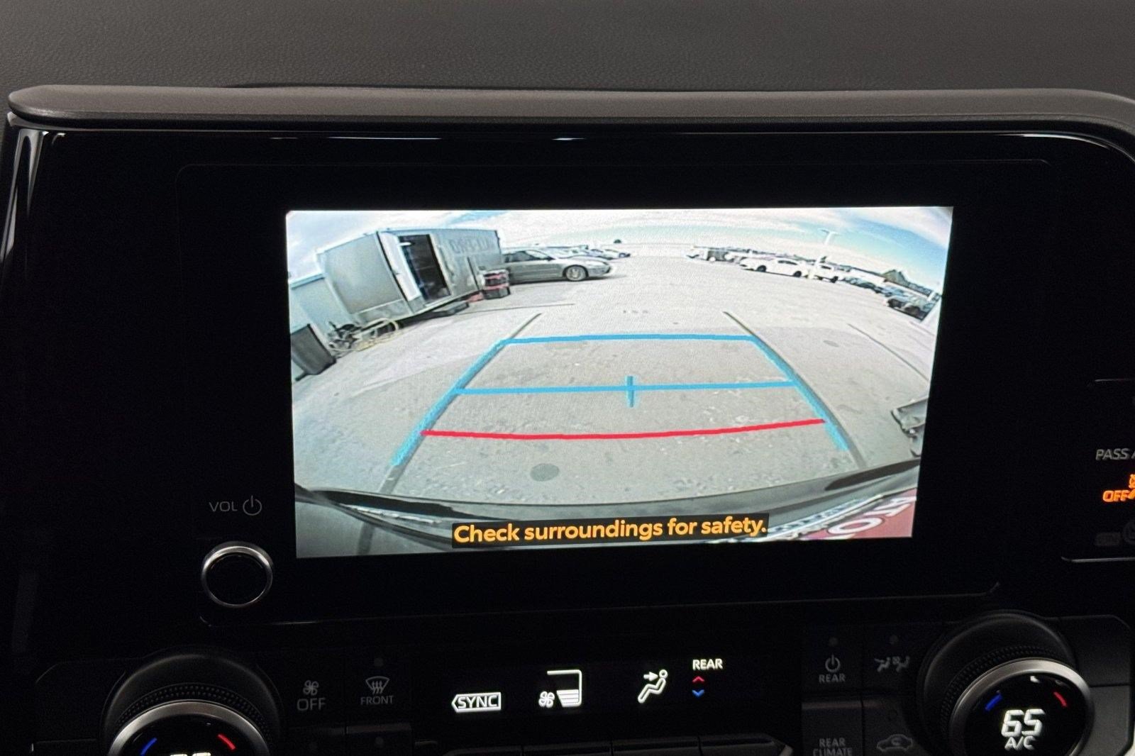 Used 2025 Toyota Highlander LE FWD image 19