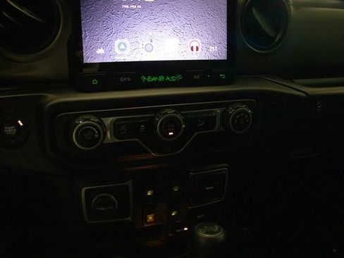 Used 2018 Jeep Wrangler Unlimited Sport image 30