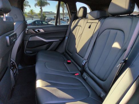 Used 2022 BMW X5 xDrive40i w/ Premium Package image 31