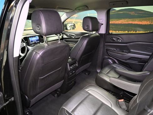 Used 2023 GMC Acadia SLT image 46