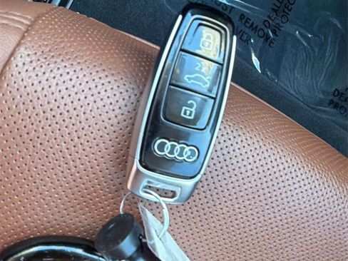 Used 2022 Audi Q8 Prestige image 32