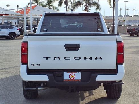 Used 2025 Toyota Tacoma SR5 image 5